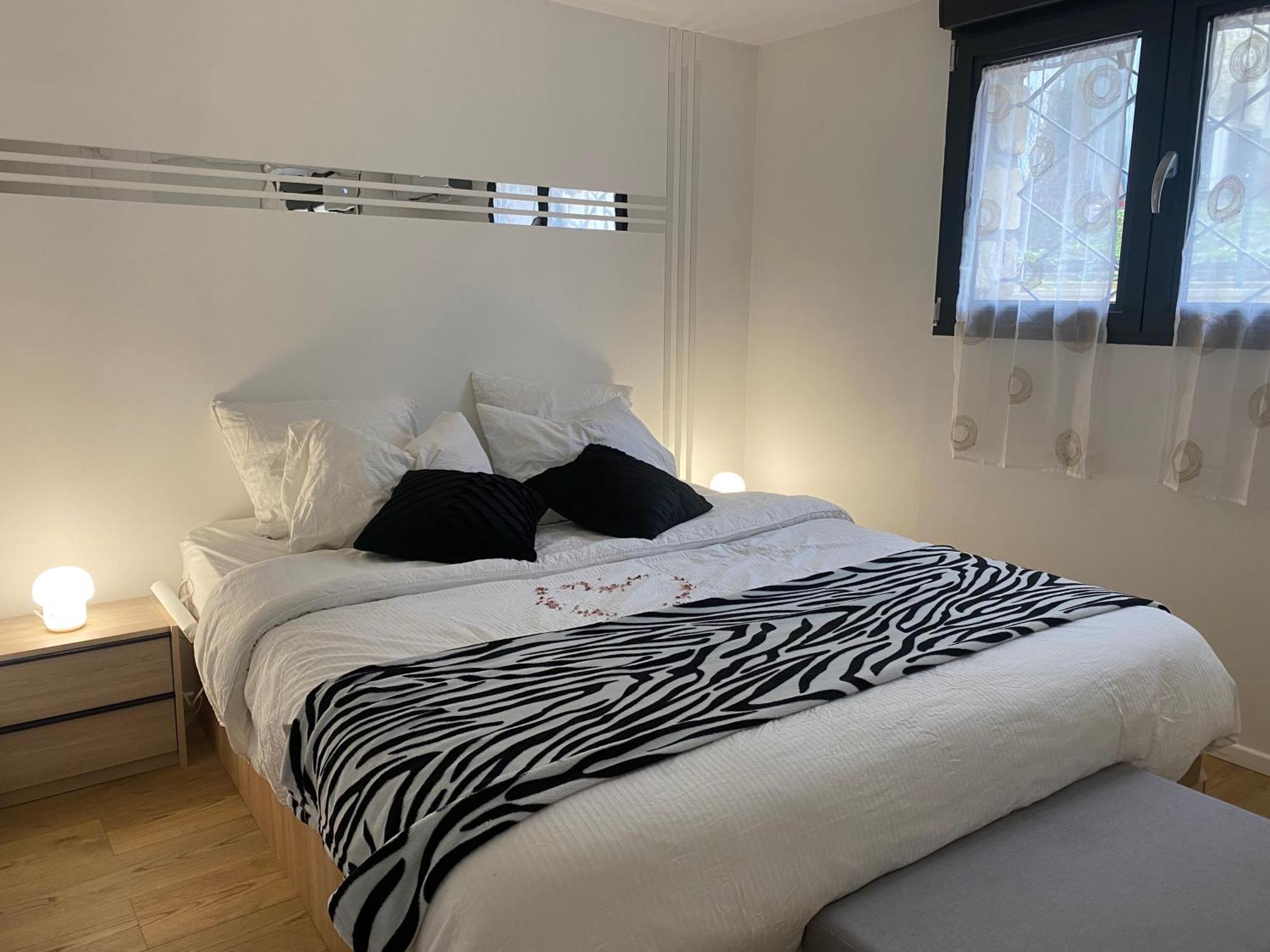 Eden In Vitry Logement Entier Luaran gambar
